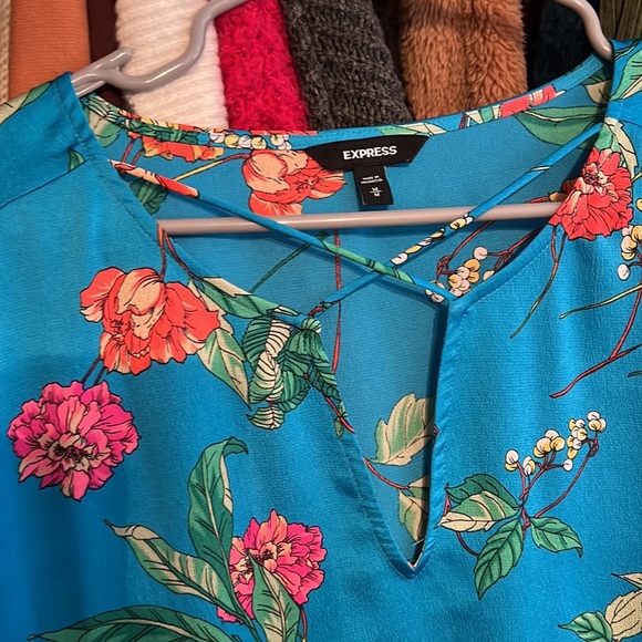 New with out tags - Medium Express Floral Blouse / Dress Shirt - Picture 5 of 5